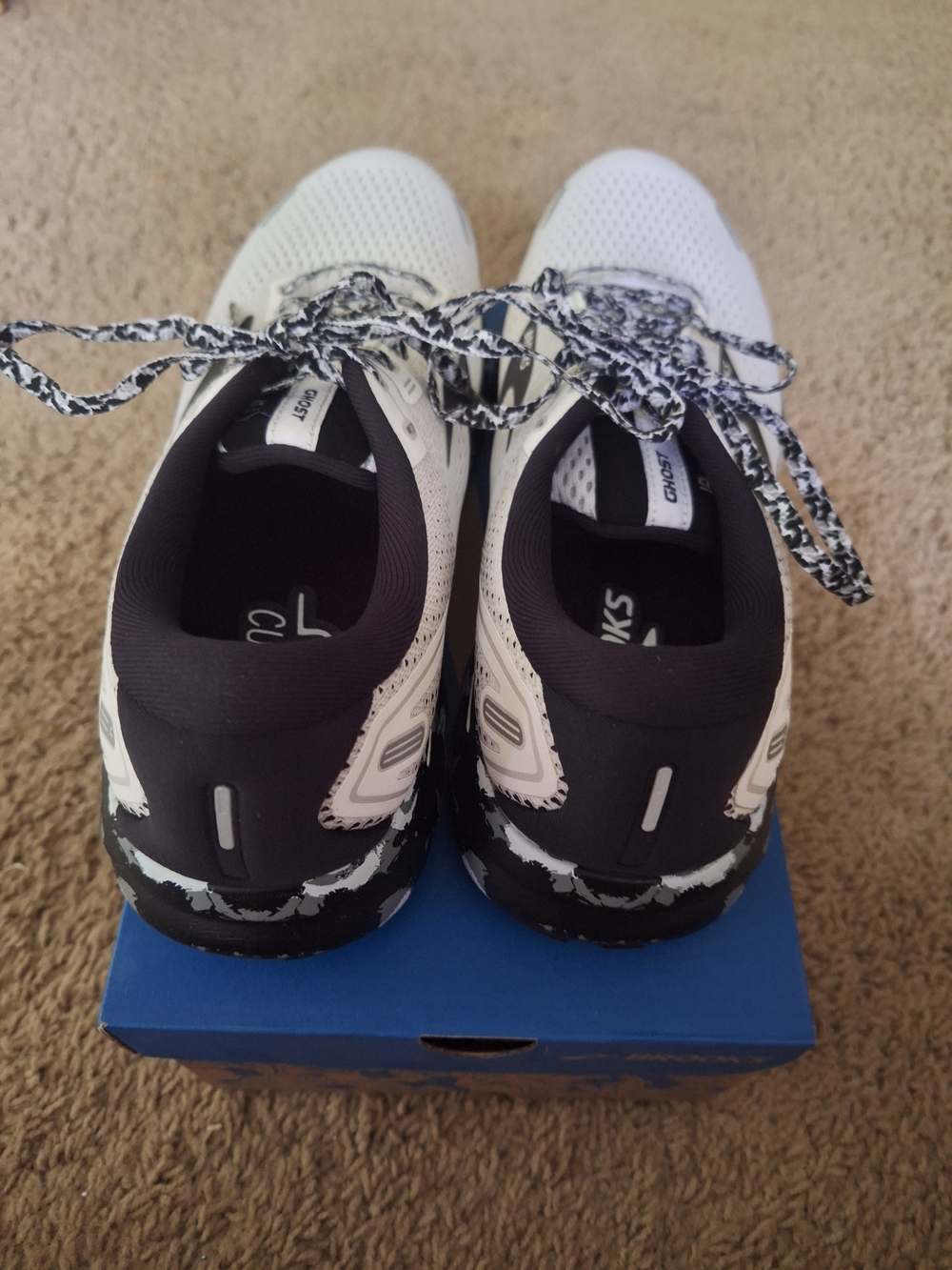 Brand New in Box Womens Brooks White Ghost 14 Sneakers, Size 11M - Picture 2 of 6